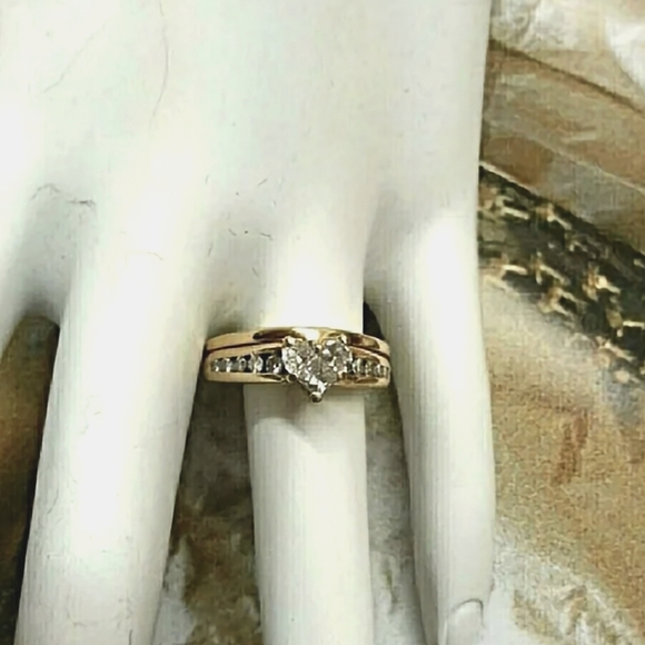 Heart moissanite engagement/wedding ring in 14k yellow gold - Picture 2 of 7